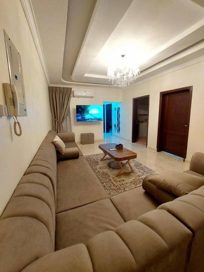 Apartamento شقة واسعة غرفتين نوم وصالة Tabuk Exterior foto